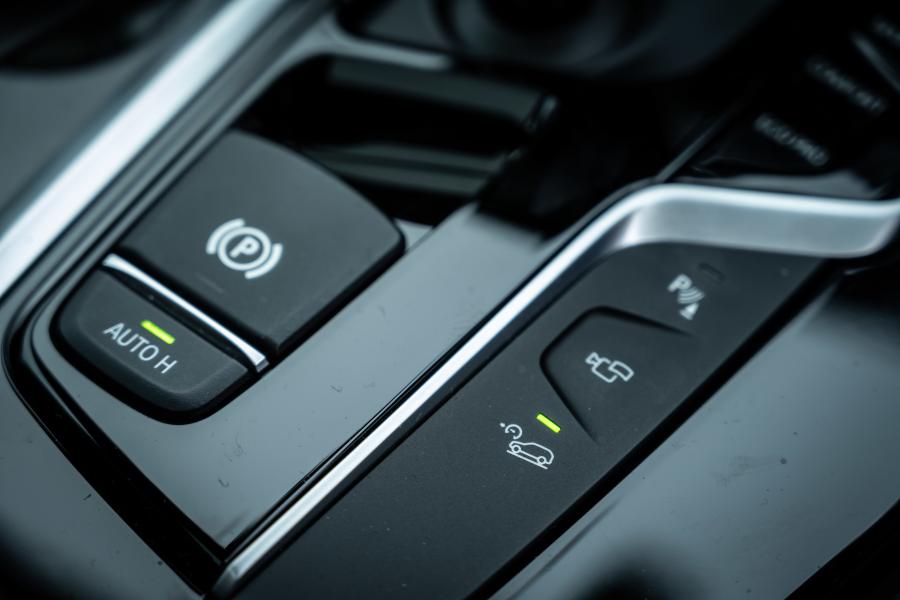 Детали интерьера BMW X3 M40d (G01) 2019 года  (JP) (фото 12 из 28)